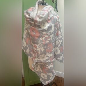 Floral Patterned Scarf in Pink and Gray